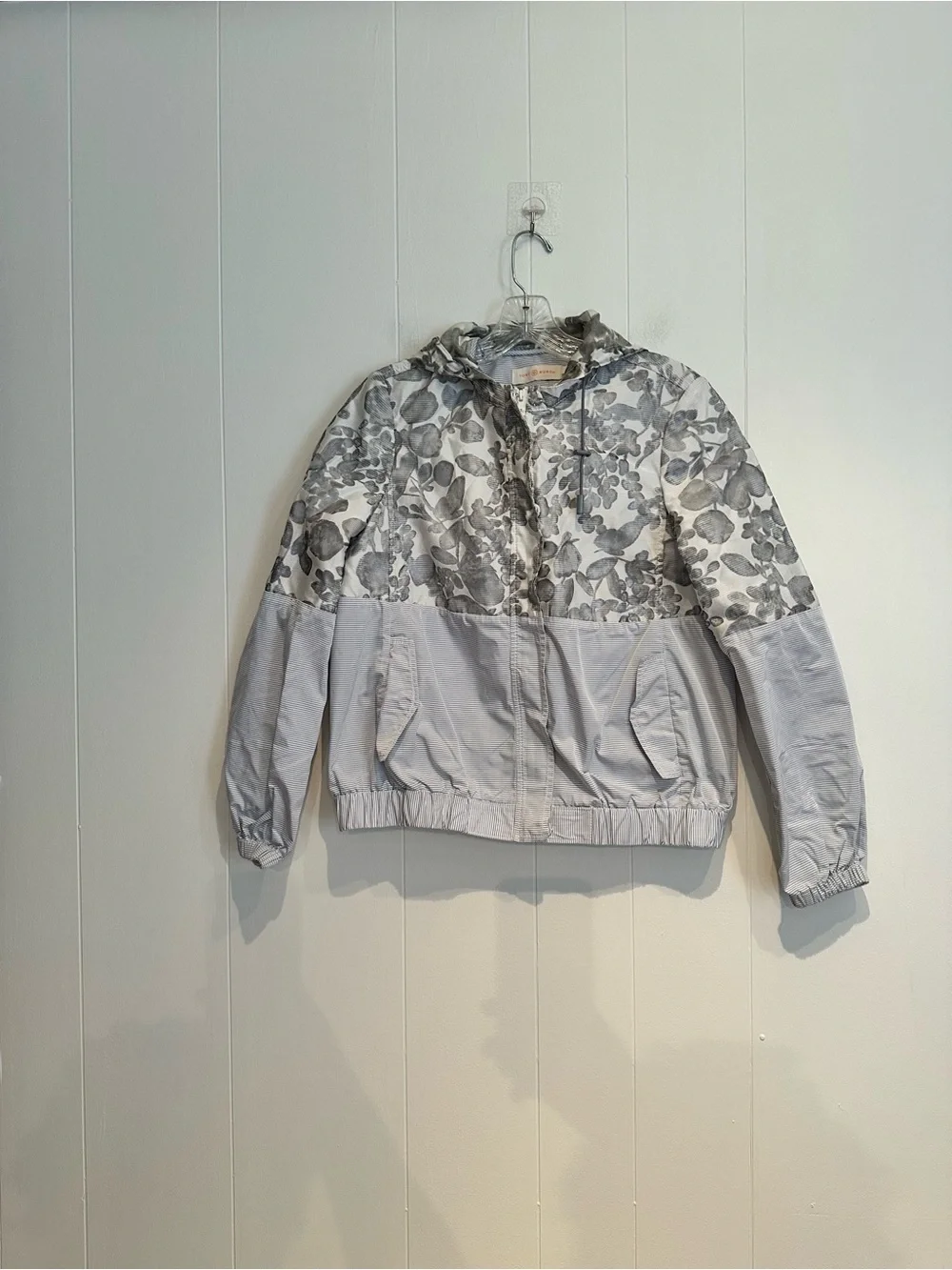Tory Burch Floral Hooded Windbreaker Jacket Gray White Size 4 Lightweight